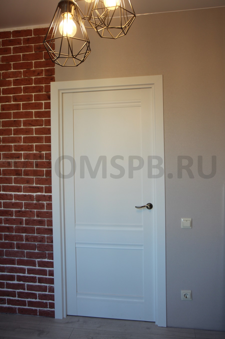 Білі двері в інтерєрі квартири: з чим поєднувати, реальні фото