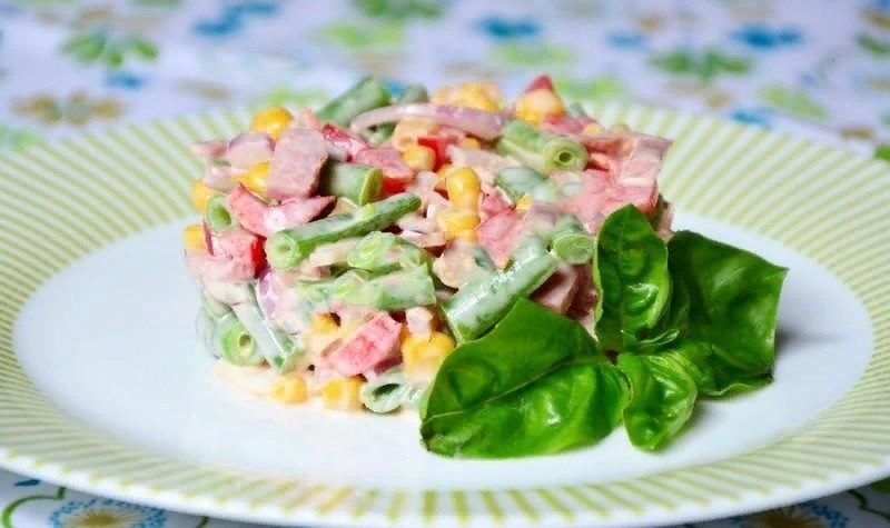 Смачно і недорого: 5 яскравих салатів на старий новий рік