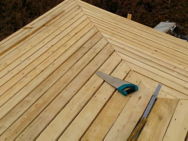 Решетування даху: основні типи, матеріали та особливості монтажу