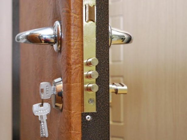 Ремонт і обробка вхідних дверей і дверних прорізів