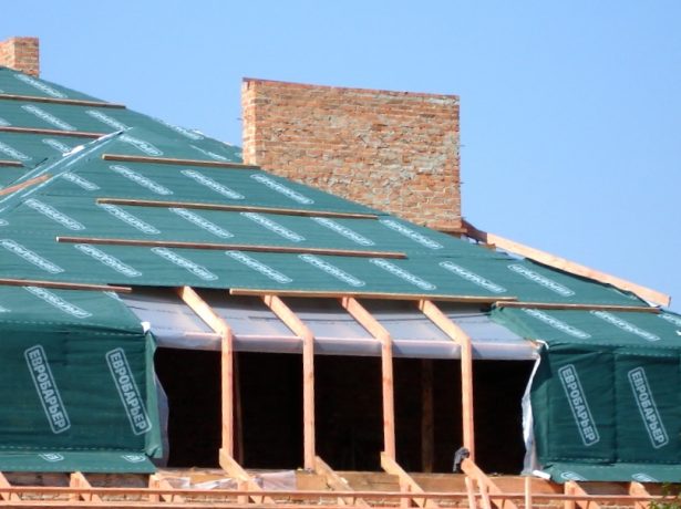 Технологія різних варіантів гідроізоляції даху: матеріали та їх застосування