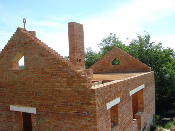 Фронтон даху: порядок виконання розрахункових і будівельних робіт