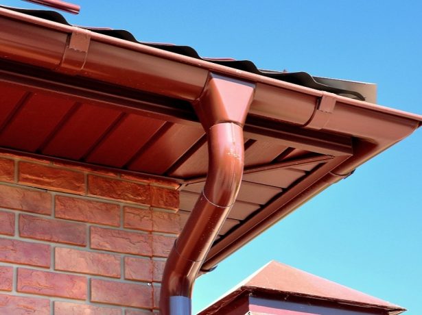 Водостік даху: типи, матеріал виготовлення, особливості облаштування та розрахунку