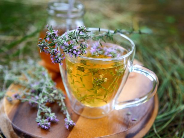 Богородична трава-чебрець: 5 корисних рецептів, лікувальних і кулінарних