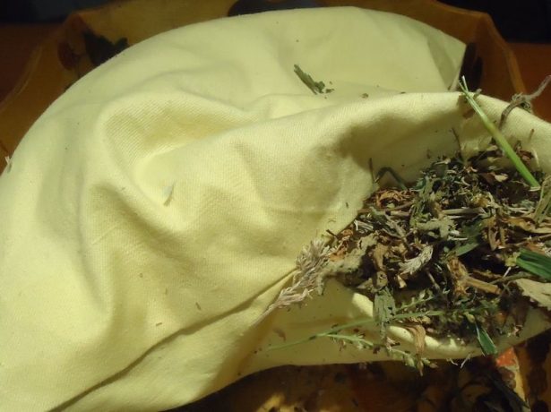 Подушка з трав: для добрих снів і від головного болю