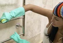 Las mejores herramientas económicas para hacer que la limpieza del baño sea menos asquerosa