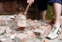 Essential demolition tools for home renovations: a DIY guide